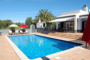 Charming 3-bedroom Villa With Wifi and Central Heating in Beautiful Sa