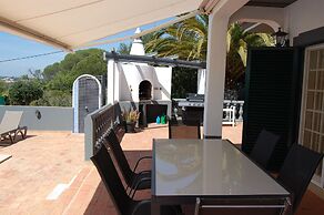 Charming 3-bedroom Villa With Wifi and Central Heating in Beautiful Sa