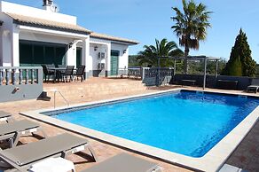 Charming 3-bedroom Villa With Wifi and Central Heating in Beautiful Sa