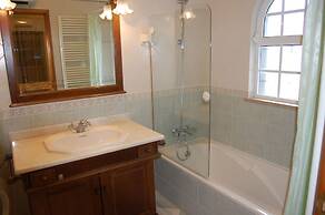 Charming 3-bedroom Villa With Wifi and Central Heating in Beautiful Sa