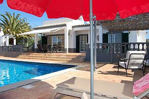 Charming 3-bedroom Villa With Wifi and Central Heating in Beautiful Sa