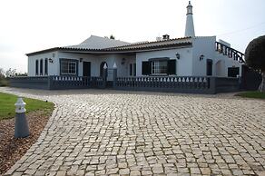 Charming 3-bedroom Villa With Wifi and Central Heating in Beautiful Sa