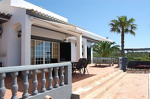 Charming 3-bedroom Villa With Wifi and Central Heating in Beautiful Sa
