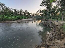 Jungle Side Luxury Hotel
