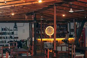Basho Beach Huts & Cafe