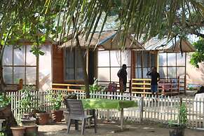 Basho Beach Huts & Cafe