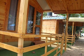 Basho Beach Huts & Cafe