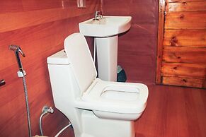 Basho Beach Huts & Cafe