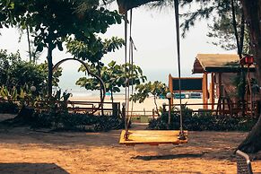 Basho Beach Huts & Cafe