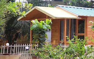 Basho Beach Huts & Cafe