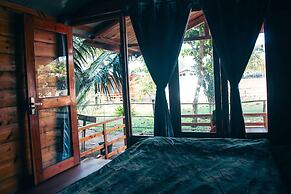 Basho Beach Huts & Cafe