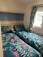 2 Bedroom Caravan With all the Comforts of Home