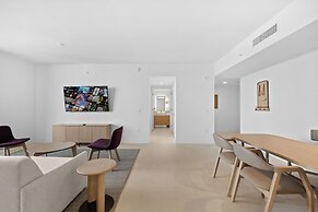 Luxury 45th-Floor Condo with City Views