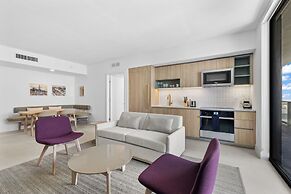 Luxury 45th-Floor Condo with City Views