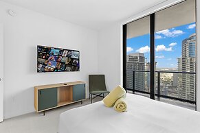 Luxury 45th-Floor Condo with City Views