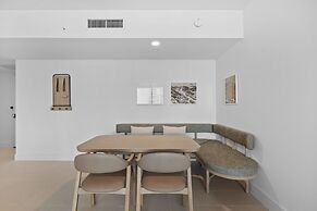 Luxury 45th-Floor Condo with City Views