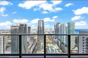 Luxury 45th-Floor Condo with City Views