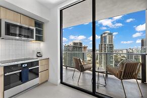 Luxury 45th-Floor Condo with City Views