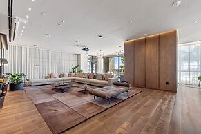 Luxury 45th-Floor Condo with City Views