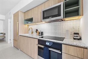 Luxury 45th-Floor Condo with City Views