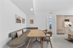 Luxury 45th-Floor Condo with City Views