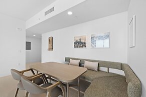 Luxury 45th-Floor Condo with City Views