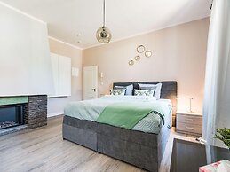Modern Apartment With Terrace