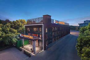 Ramada Encore By Wyndham Wuhan Station