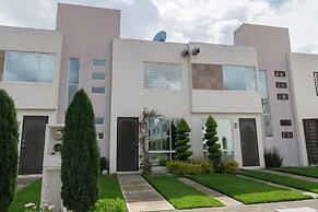 Bright Home With Pool Near Valquirico