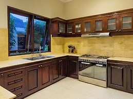 Villa Bugis Kayu Aya Seminyak