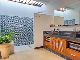 Villa Bugis Kayu Aya Seminyak