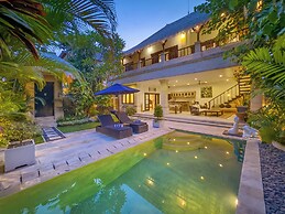 Villa Bugis Kayu Aya Seminyak