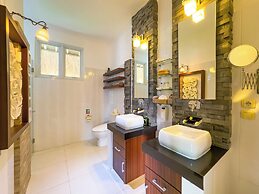 Villa Bugis Kayu Aya Seminyak
