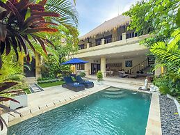 Villa Bugis Kayu Aya Seminyak