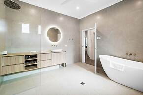 Majestic Manor Stylish Super Home Pool BBQ