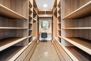 Majestic Manor Stylish Super Home Pool BBQ