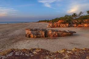 Majestic Manor Stylish Super Home Pool BBQ