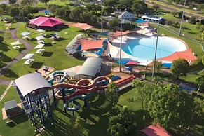 Majestic Manor Stylish Super Home Pool BBQ