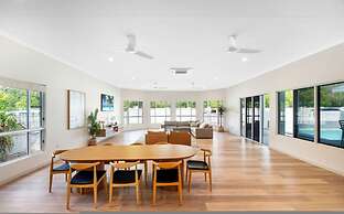 Majestic Manor Stylish Super Home Pool BBQ