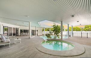 Majestic Manor Stylish Super Home Pool BBQ