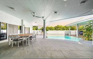 Majestic Manor Stylish Super Home Pool BBQ