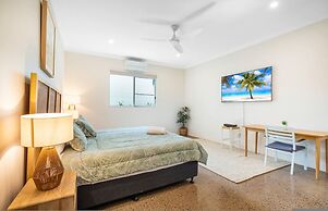 Majestic Manor Stylish Super Home Pool BBQ