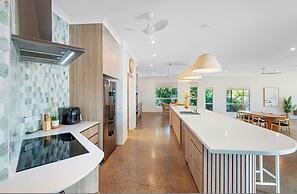 Majestic Manor Stylish Super Home Pool BBQ