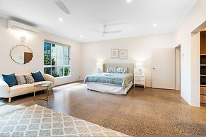 Majestic Manor Stylish Super Home Pool BBQ