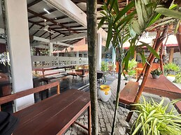 New golden bay resort Weligama