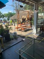 New golden bay resort Weligama