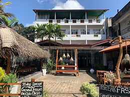 New golden bay resort Weligama