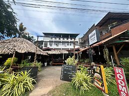 New golden bay resort Weligama