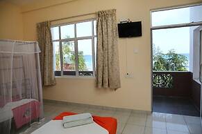 New golden bay resort Weligama