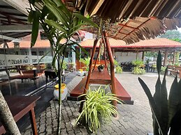 New golden bay resort Weligama